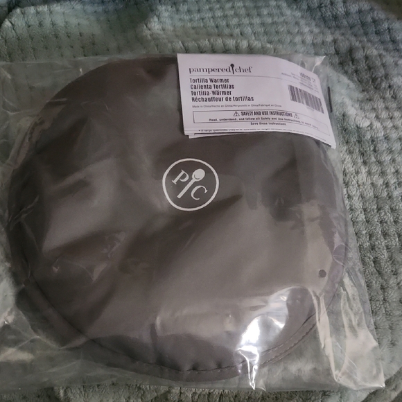 Pampered Chef Charcoal Tortilla Keeper - Picture 1 of 3